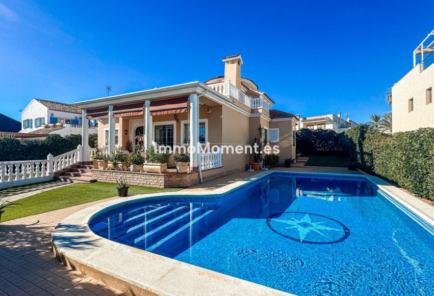 Resale - Detached villa - Torrevieja - La Mata