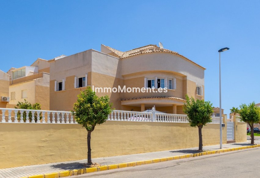 Resale - Detached villa - Torrevieja - La Siesta