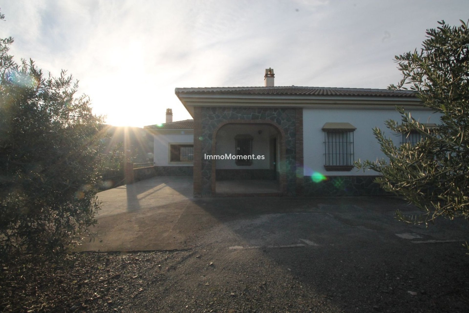 Resale - Land - Inland  - Alora