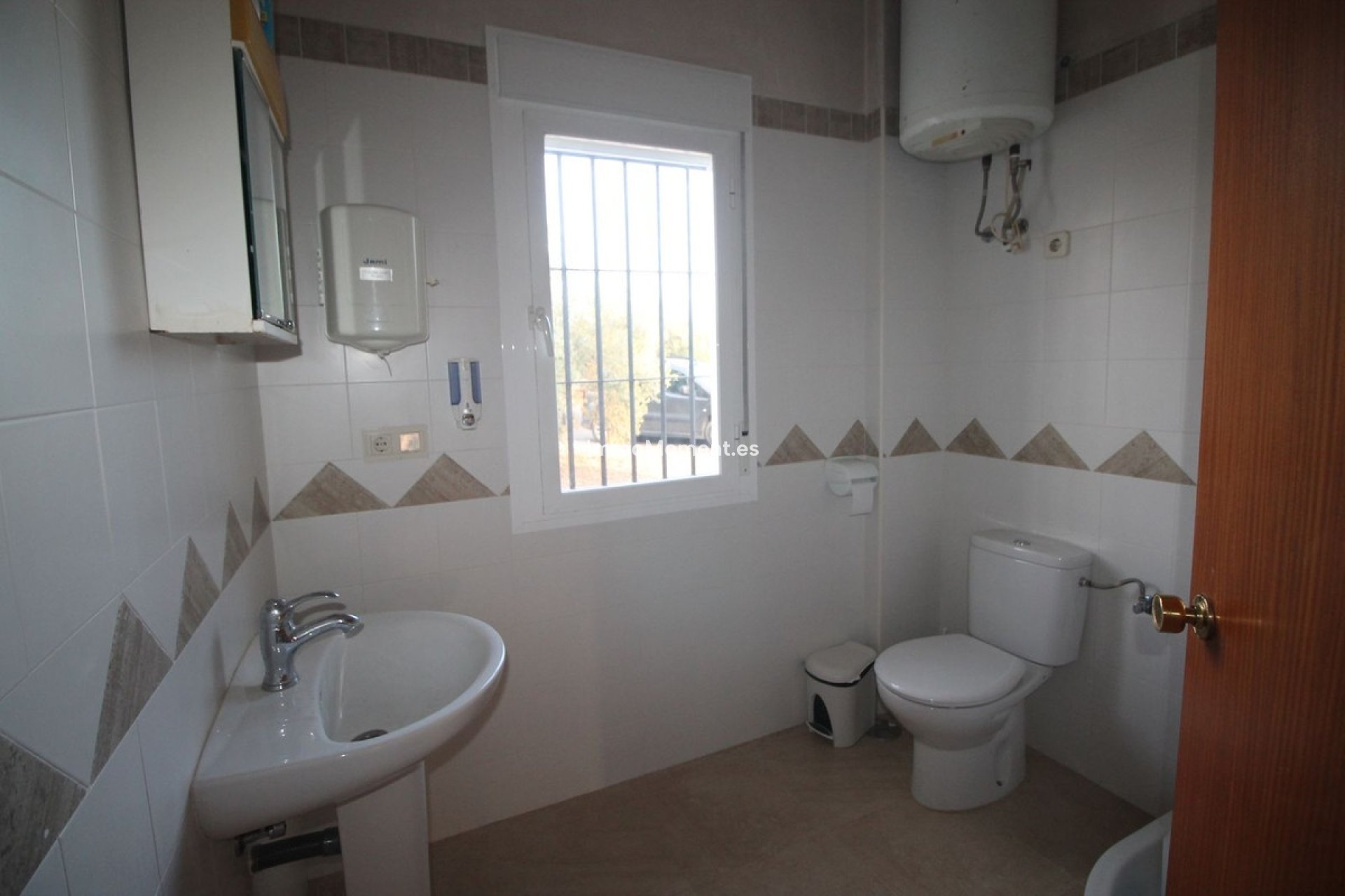 Resale - Land - Inland  - Alora