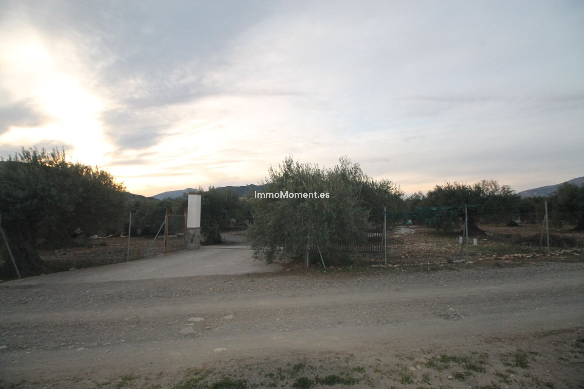 Resale - Land - Inland  - Alora