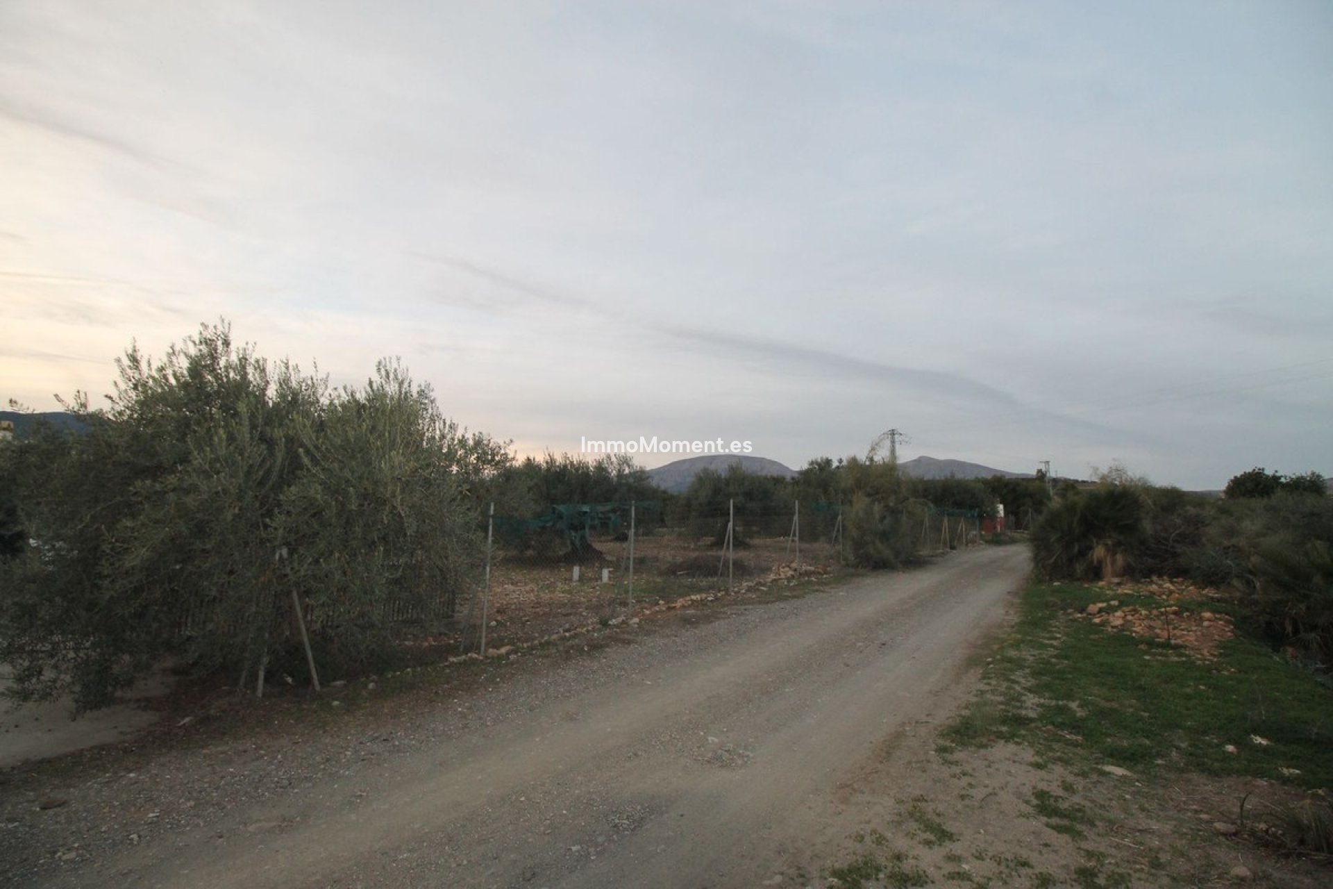 Resale - Land - Inland  - Alora