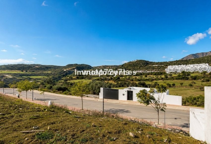 Resale - Plot - Estepona - Valle Romano
