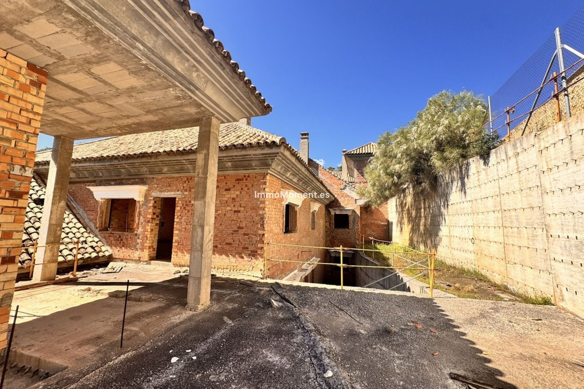 Resale - Plot - Inland  - Istán