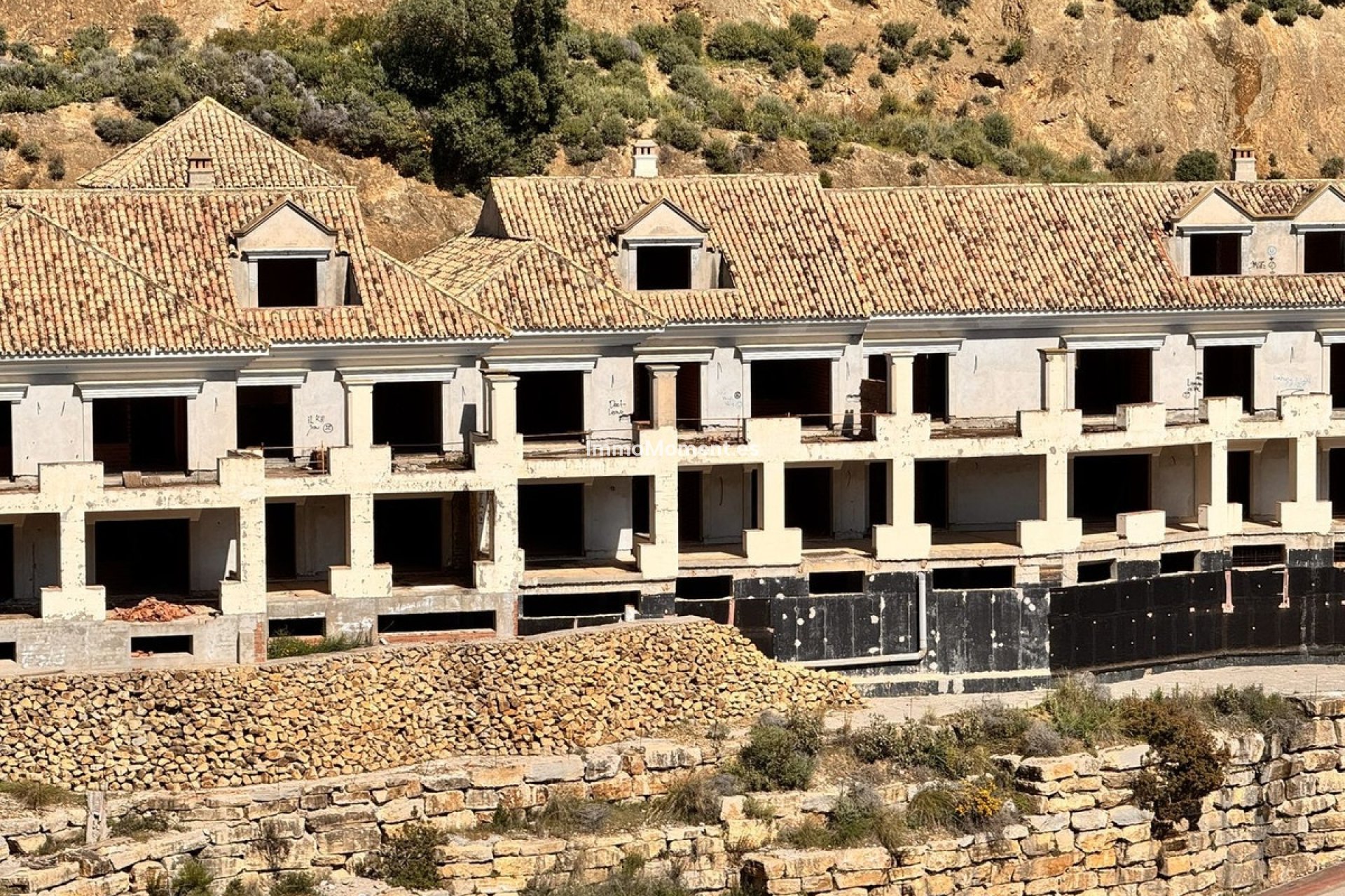 Resale - Plot - Inland  - Istán
