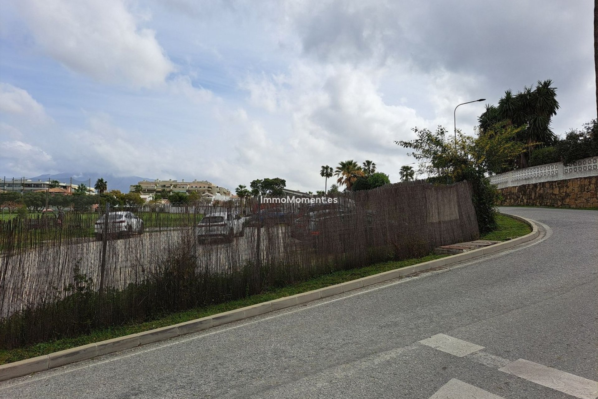 Resale - Plot - Marbella - Guadalmina Alta