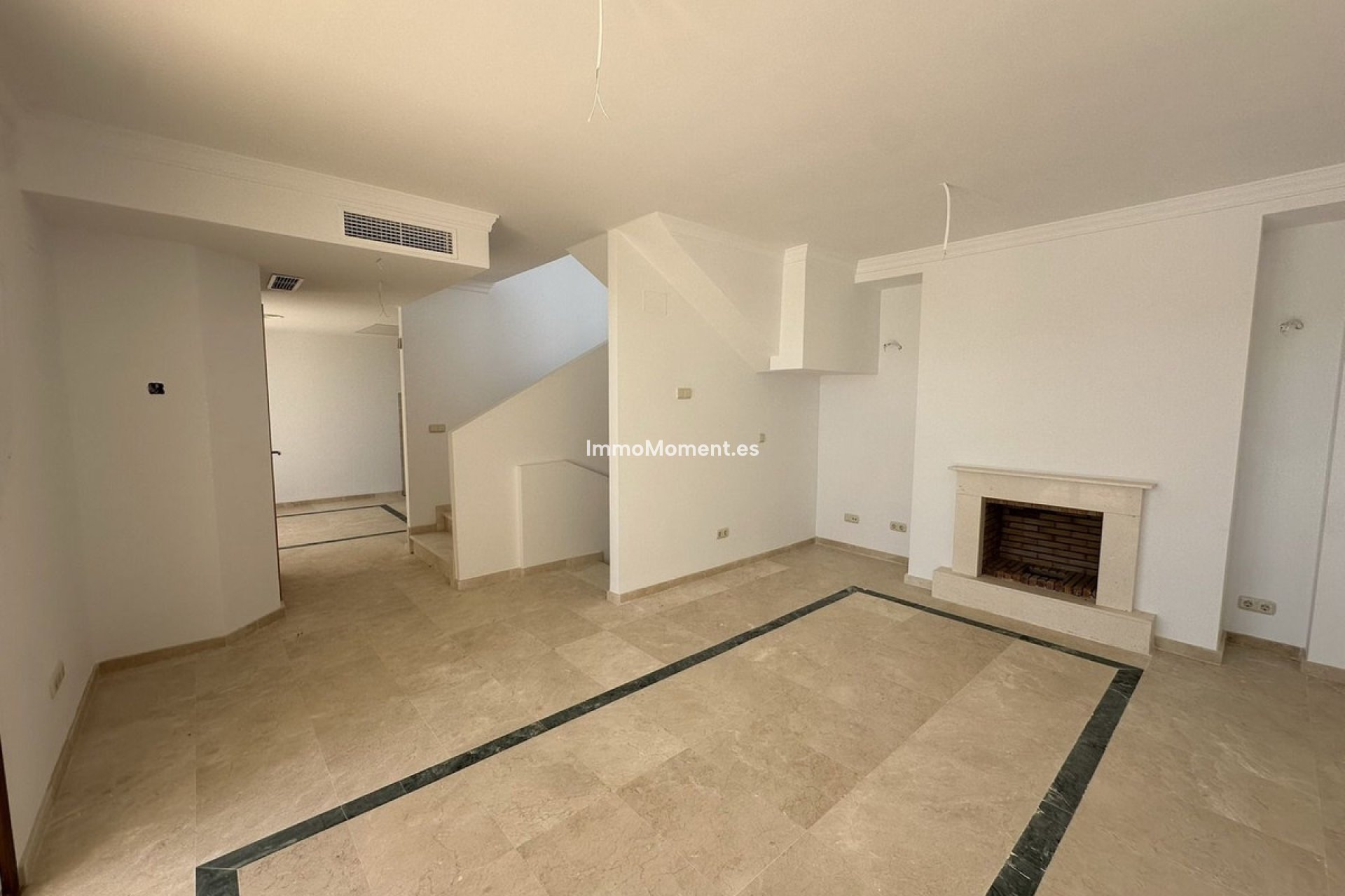 Resale - Townhouse - Casares - Doña Julia