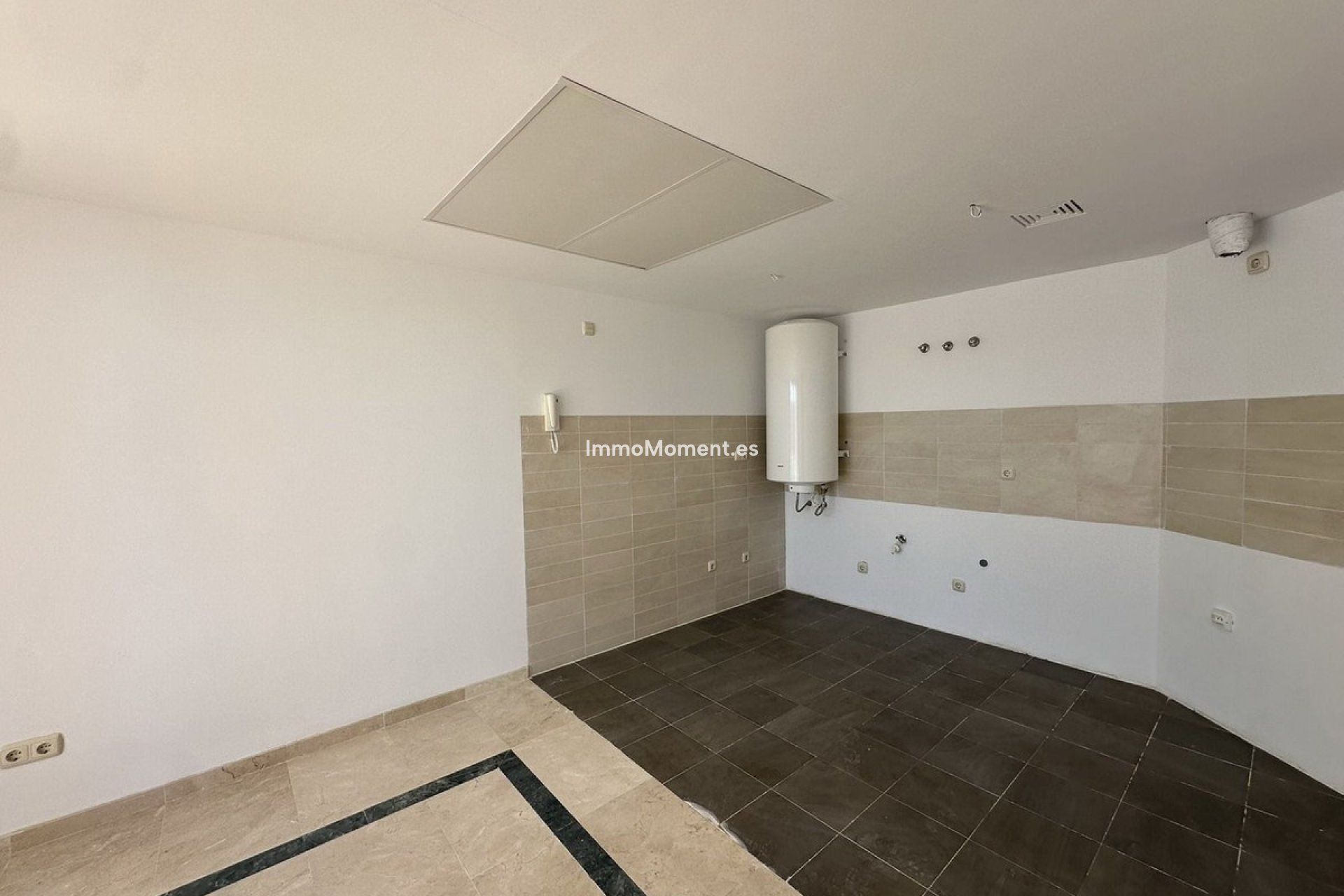 Resale - Townhouse - Casares - Doña Julia