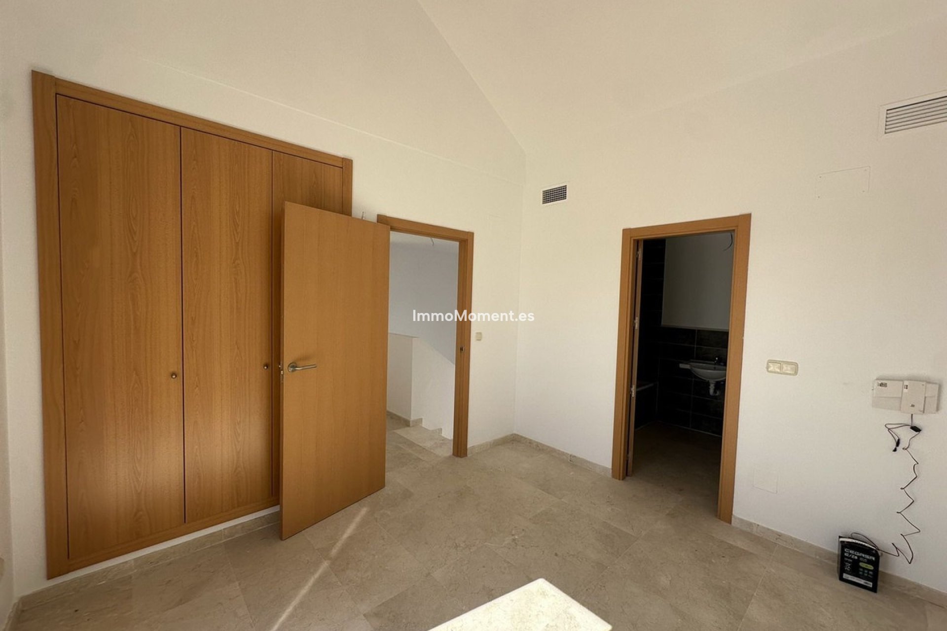 Resale - Townhouse - Casares - Doña Julia