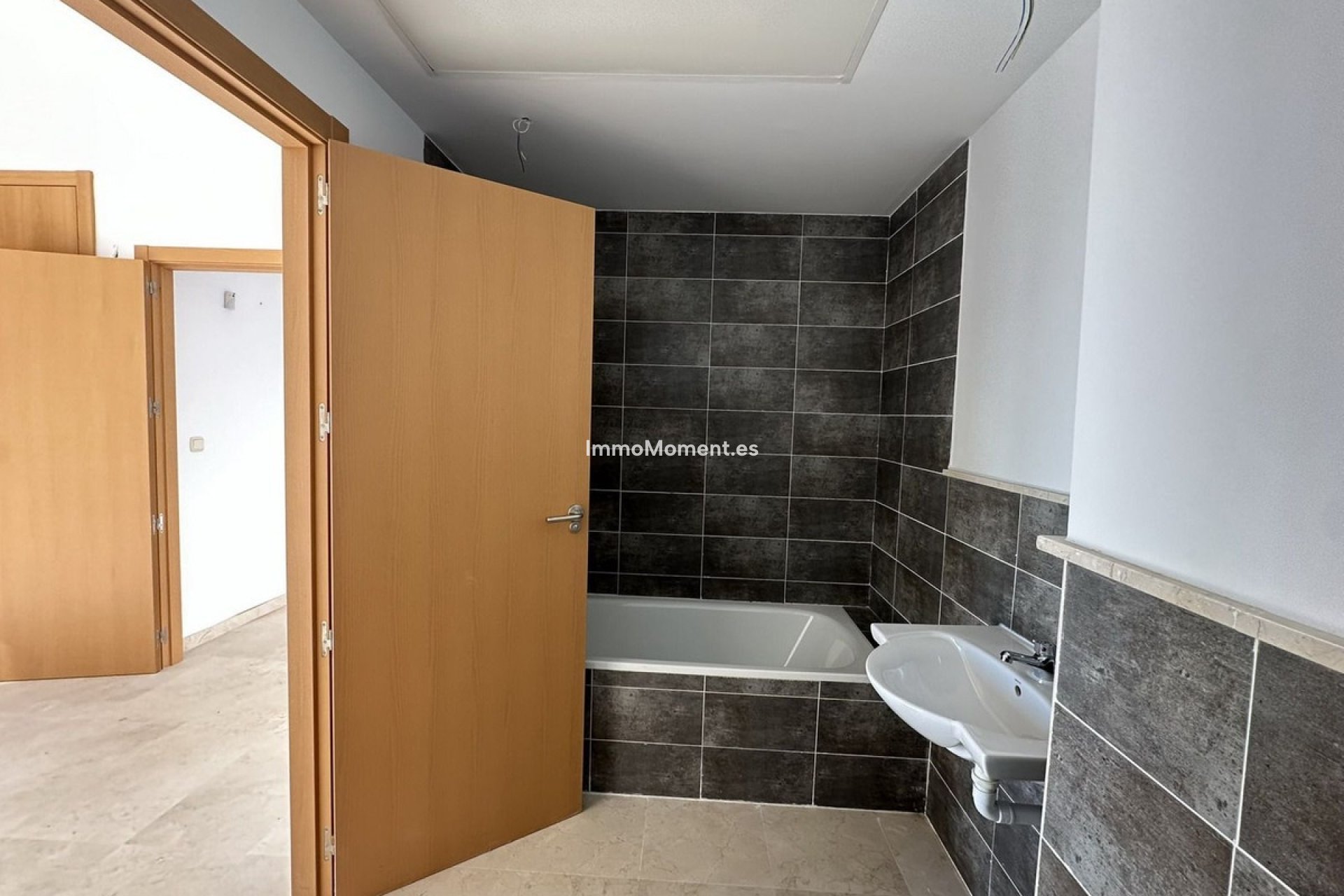 Resale - Townhouse - Casares - Doña Julia