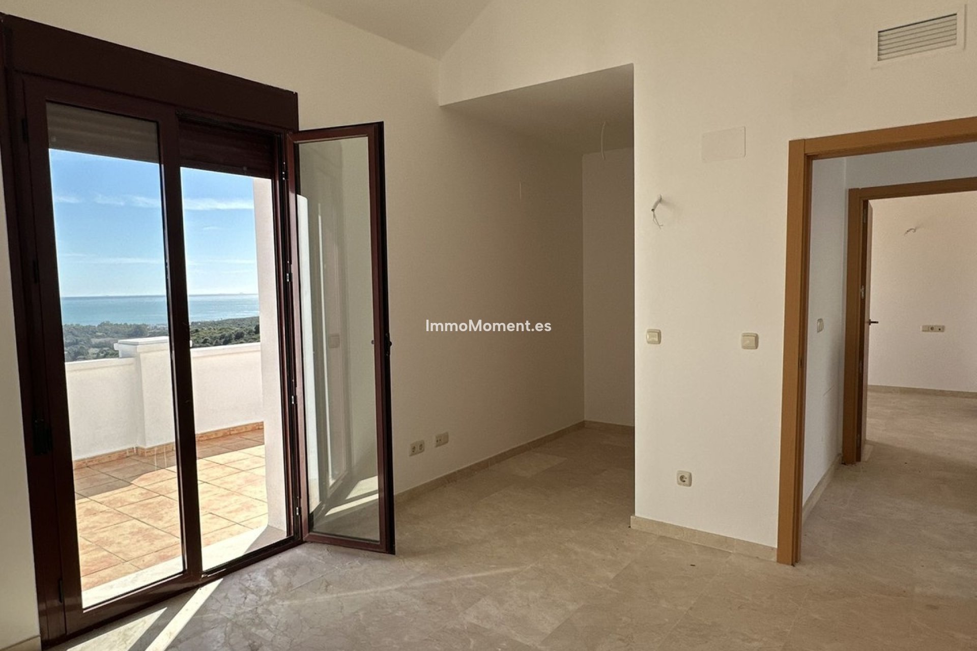 Resale - Townhouse - Casares - Doña Julia