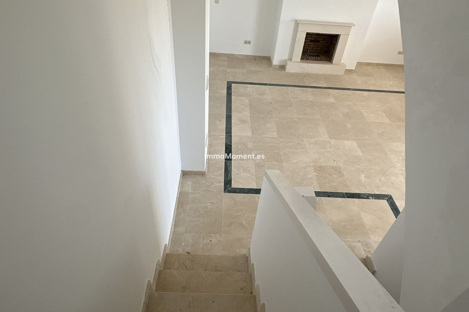 Resale - Townhouse - Casares - Doña Julia