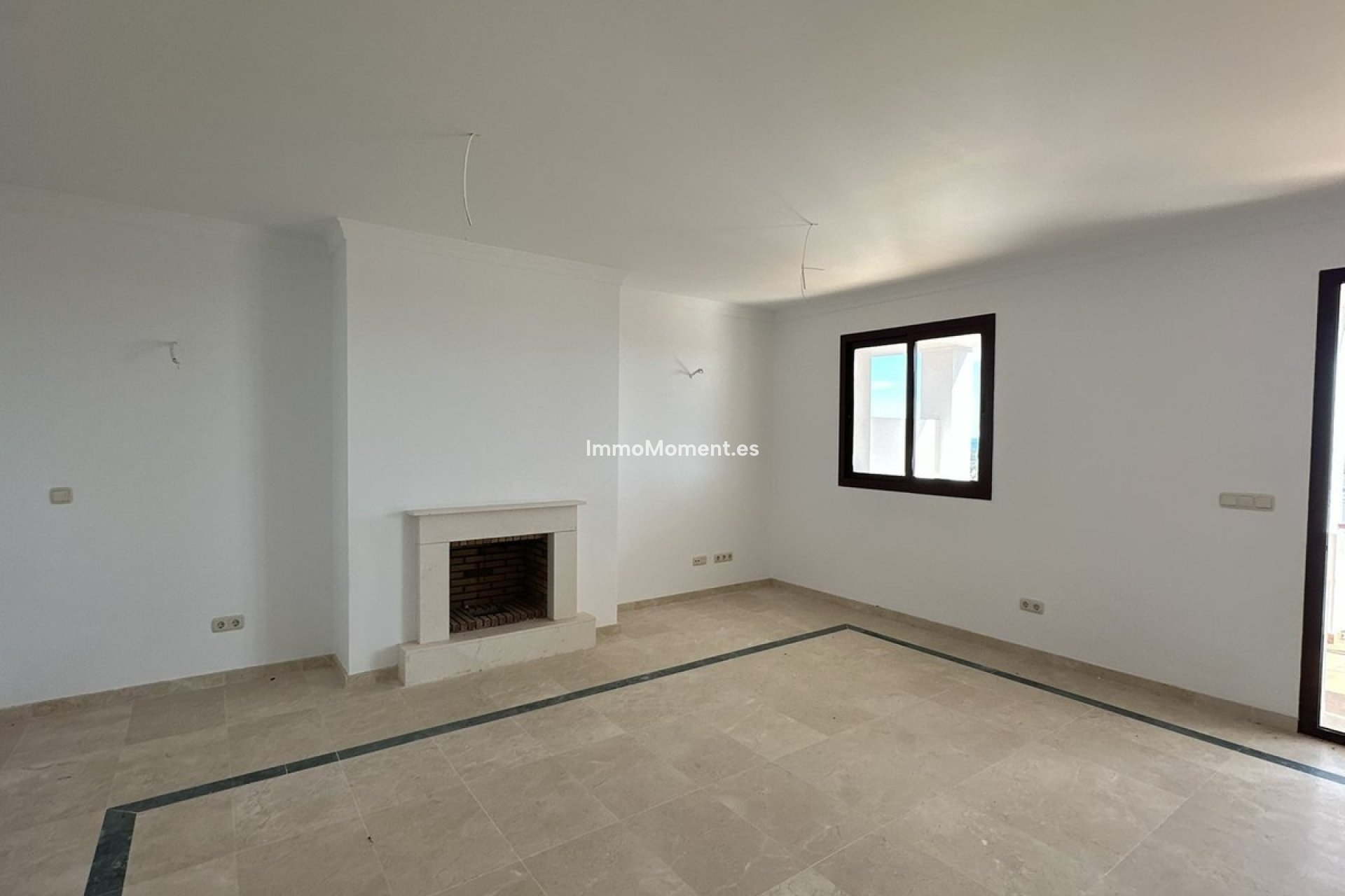 Resale - Townhouse - Casares - Doña Julia