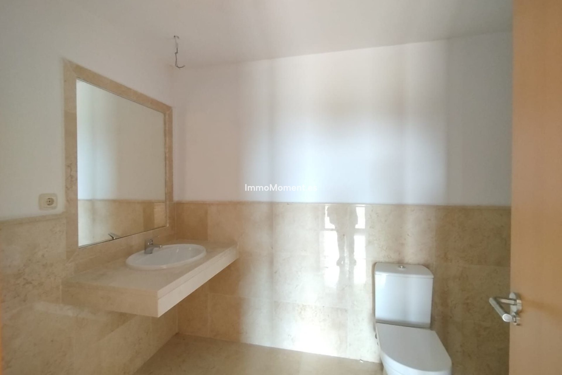 Resale - Townhouse - Casares - Doña Julia