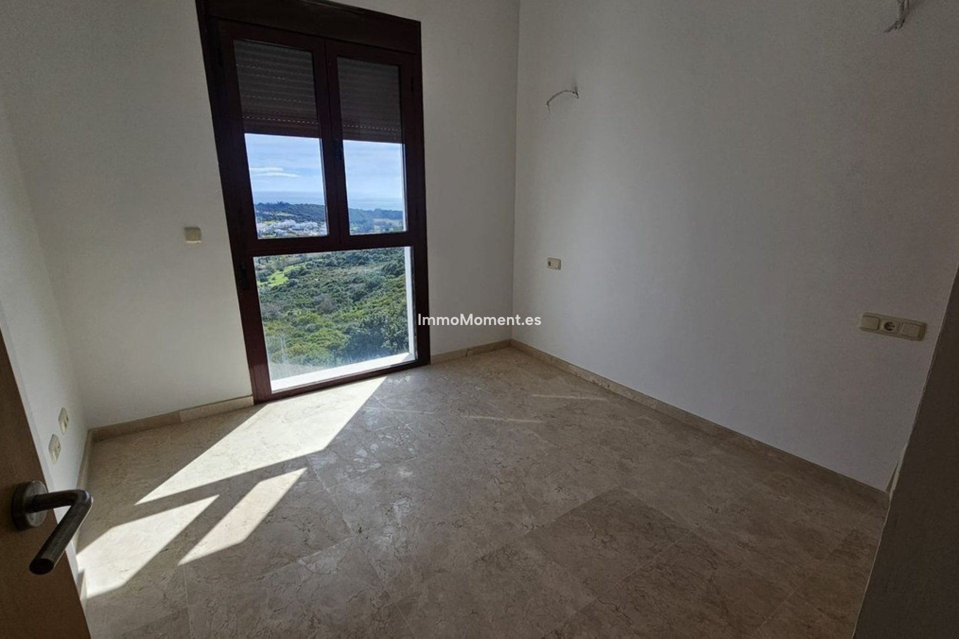 Resale - Townhouse - Casares - Doña Julia