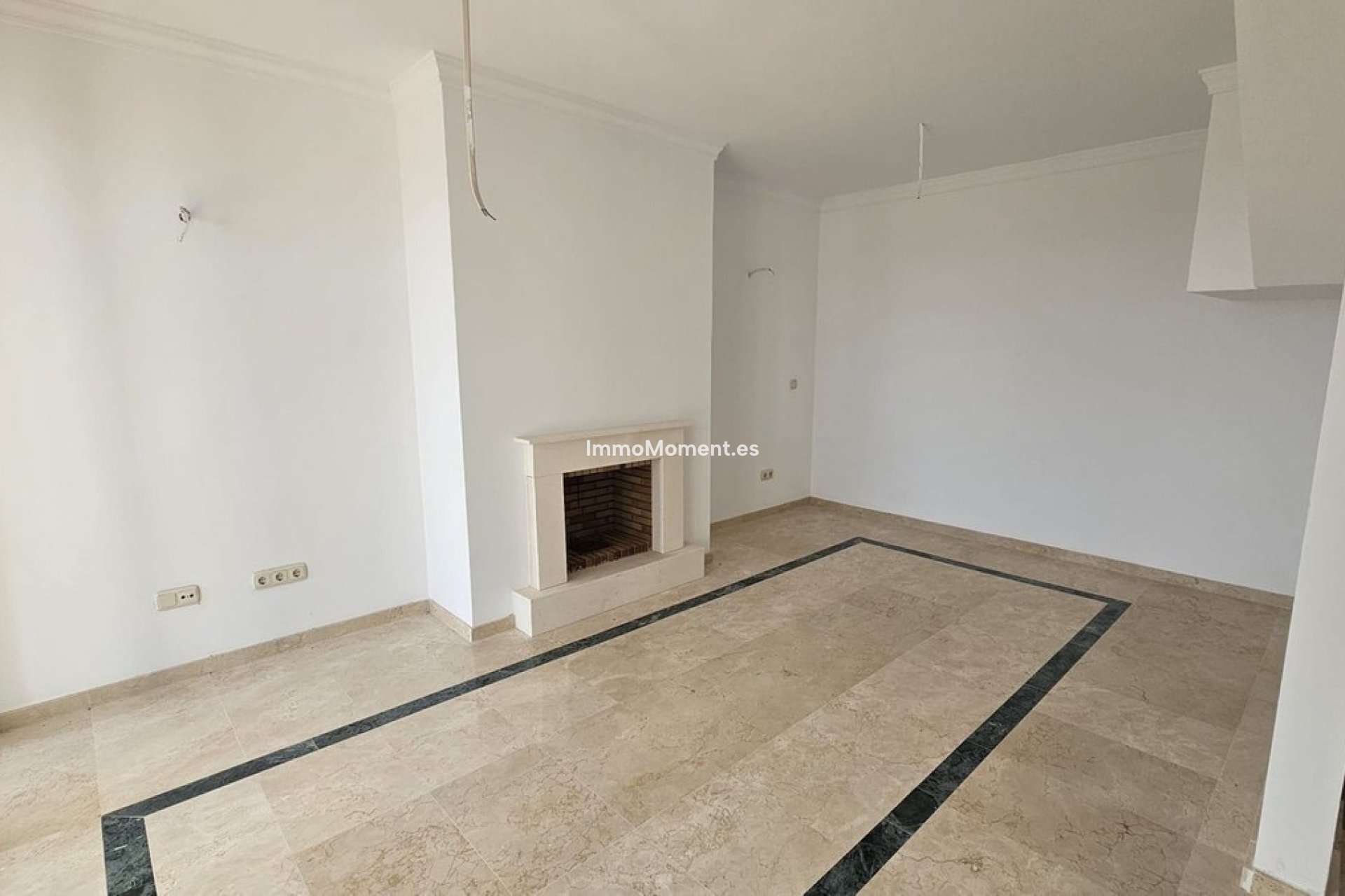 Resale - Townhouse - Casares - Doña Julia