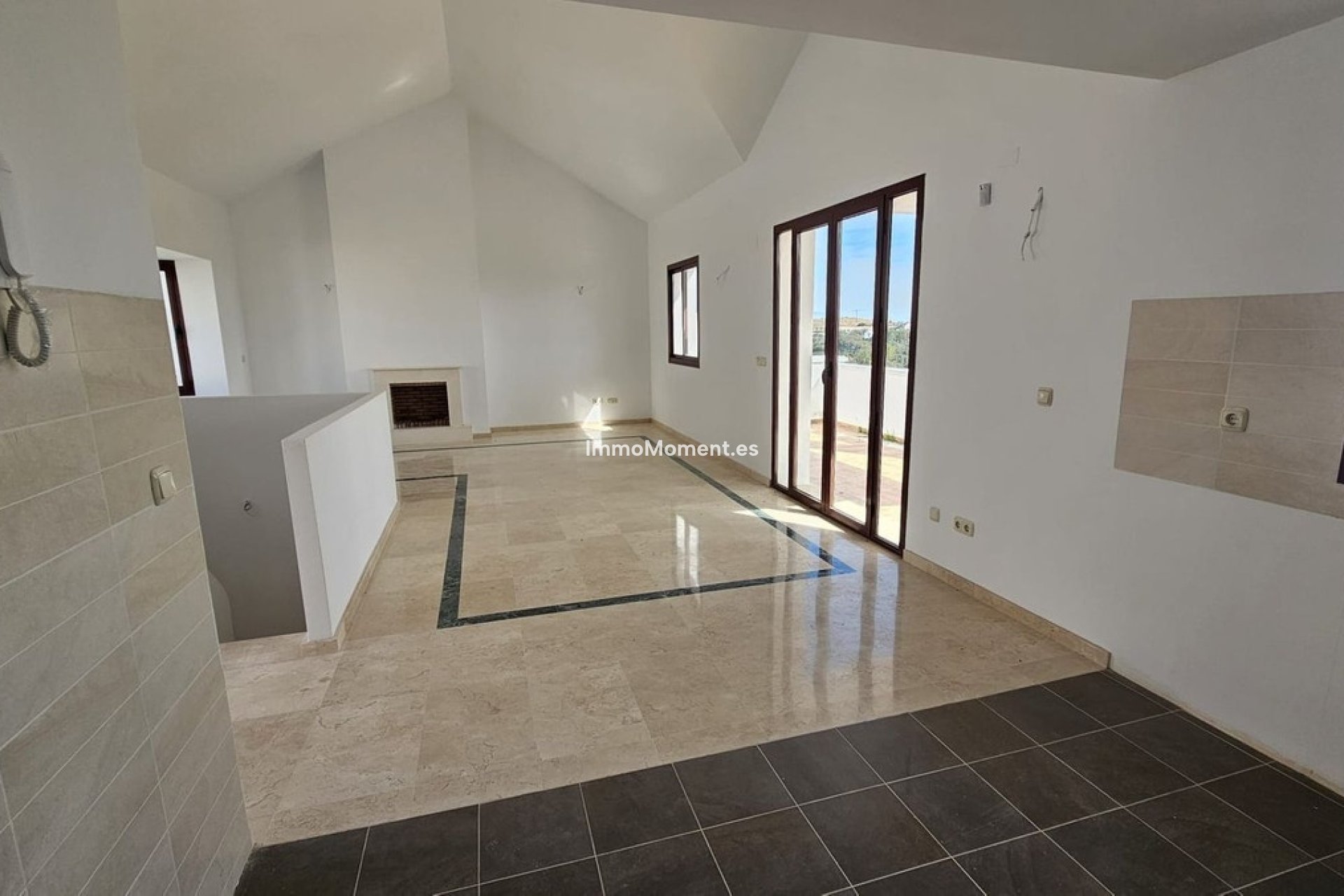 Resale - Townhouse - Casares - Doña Julia