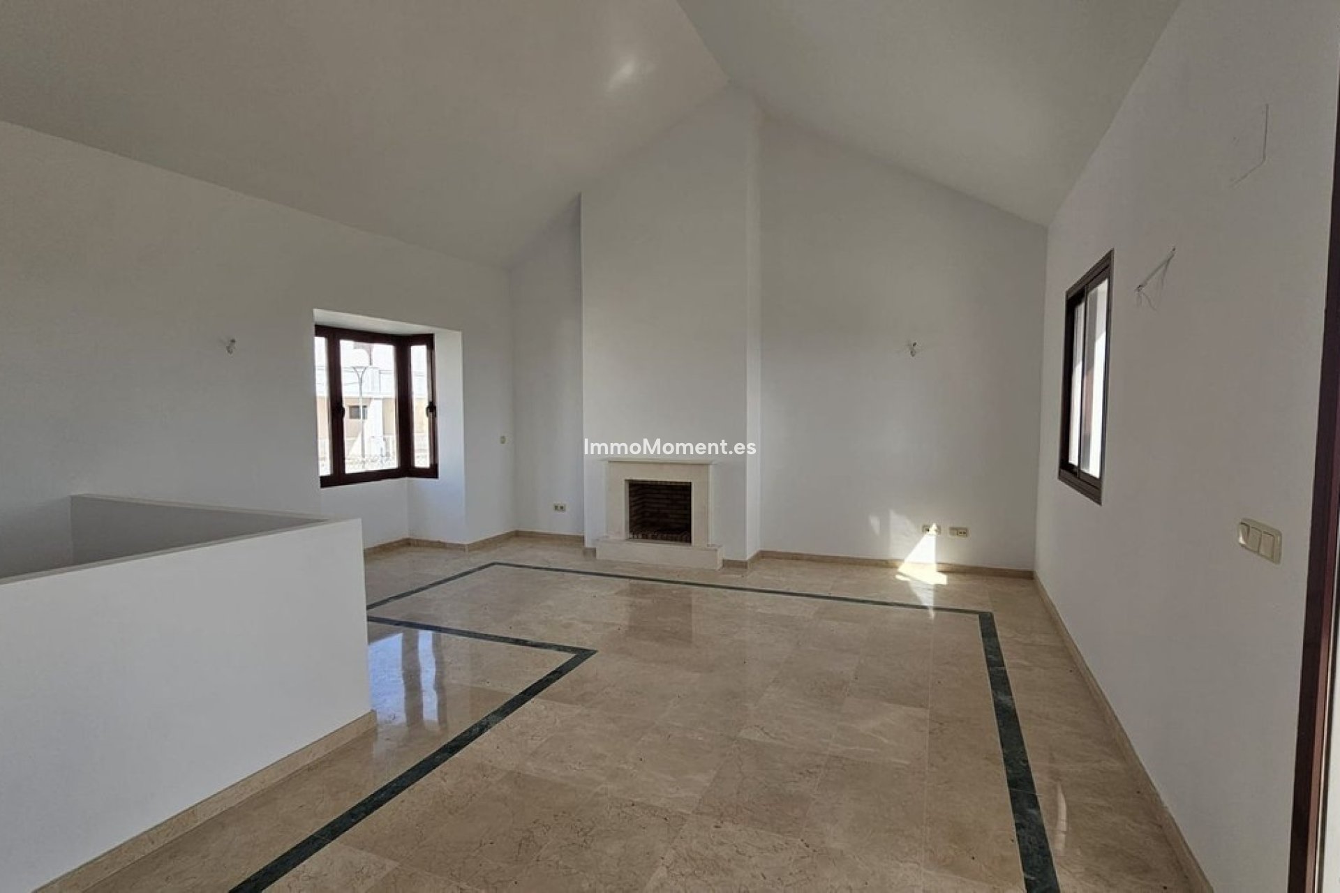 Resale - Townhouse - Casares - Doña Julia