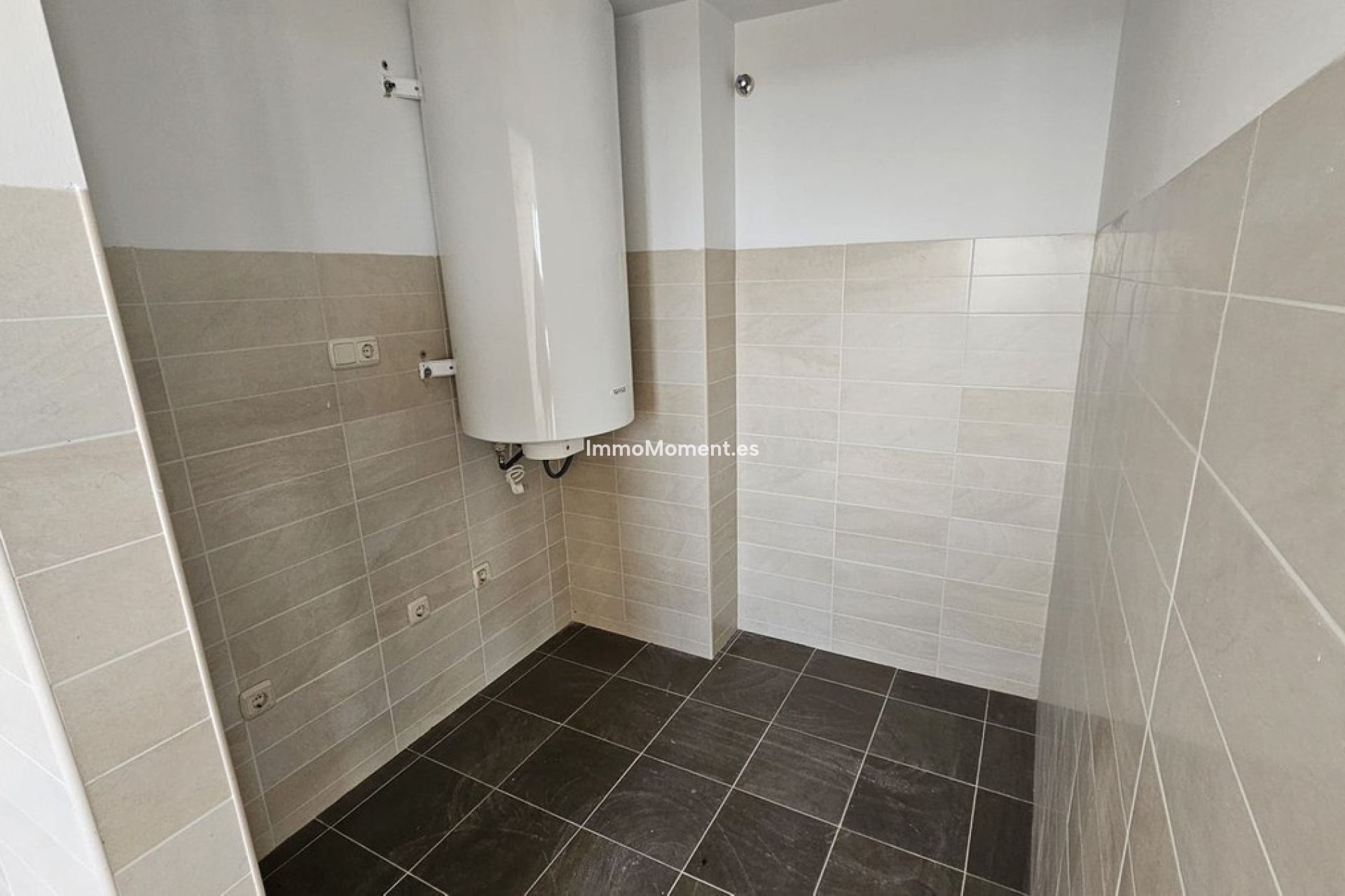 Resale - Townhouse - Casares - Doña Julia