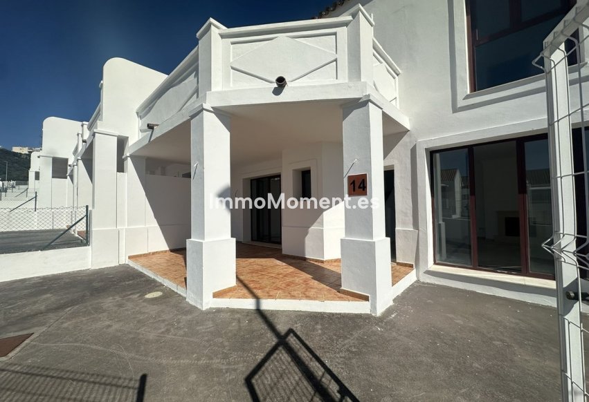 Resale - Townhouse - Casares - Doña Julia