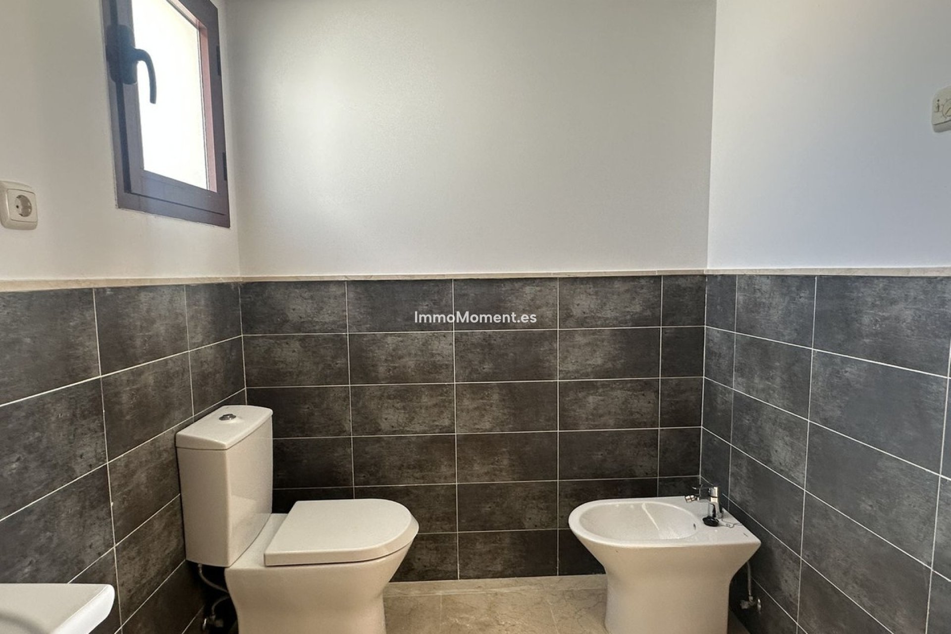 Resale - Townhouse - Casares - Doña Julia