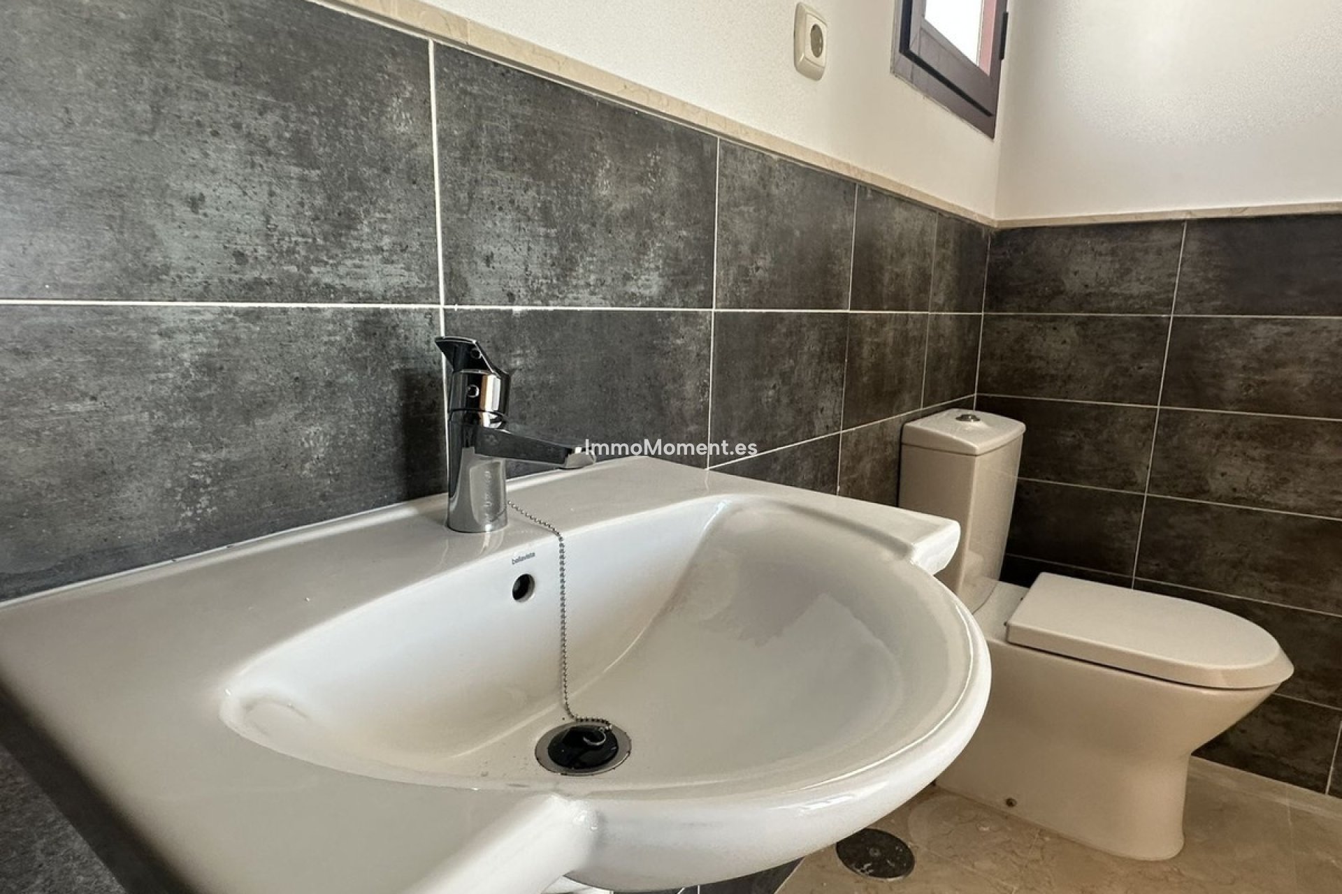 Resale - Townhouse - Casares - Doña Julia