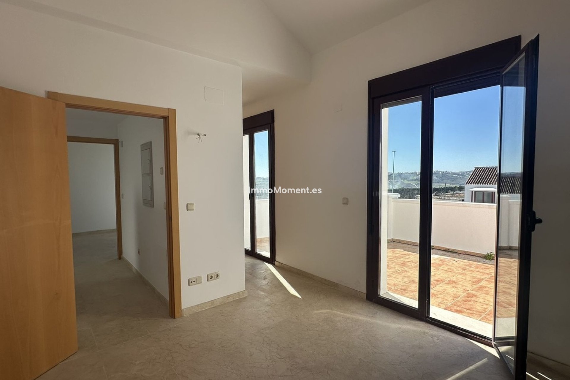 Resale - Townhouse - Casares - Doña Julia