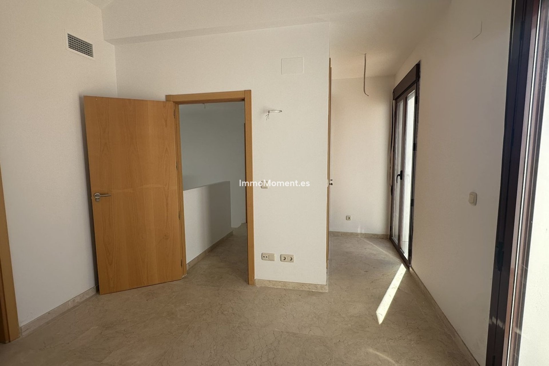 Resale - Townhouse - Casares - Doña Julia