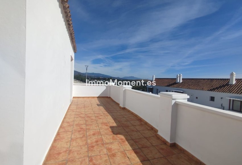 Resale - Townhouse - Casares - Doña Julia