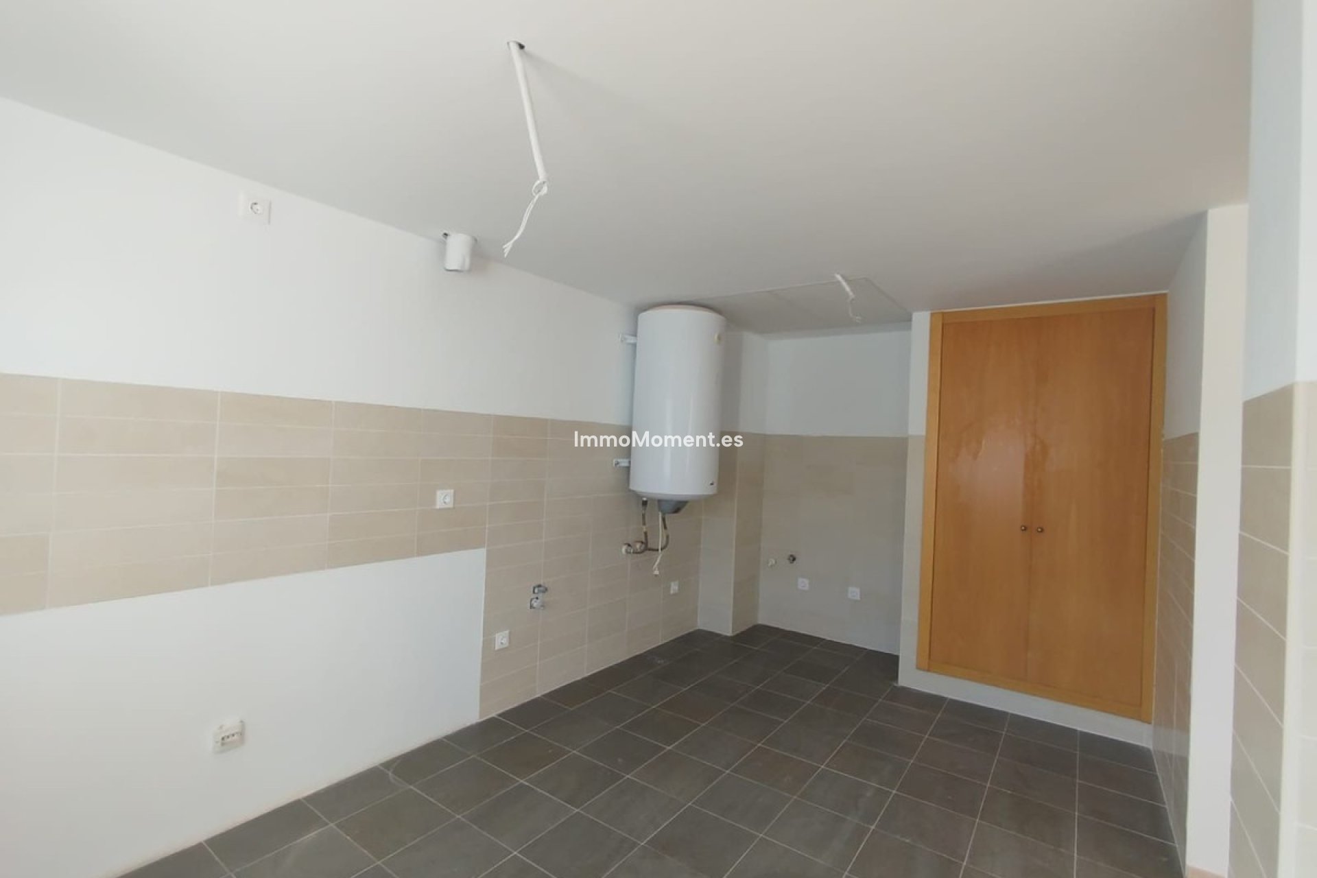 Resale - Townhouse - Casares - Doña Julia