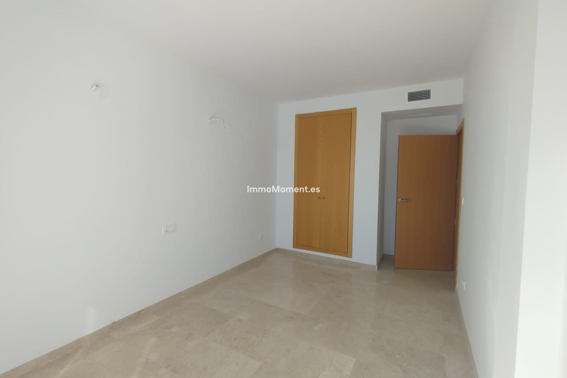 Resale - Townhouse - Casares - Doña Julia