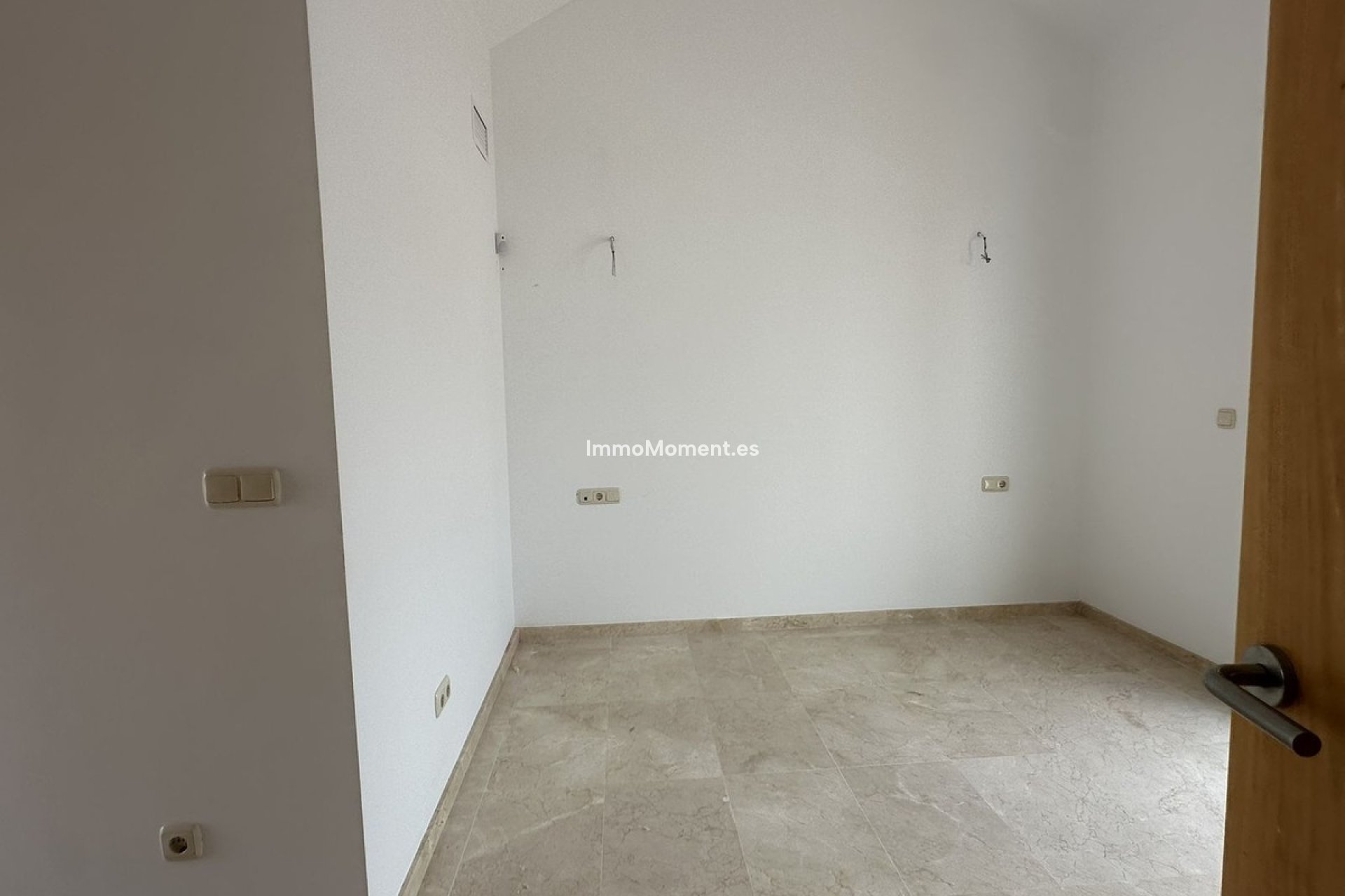 Resale - Townhouse - Casares - Doña Julia