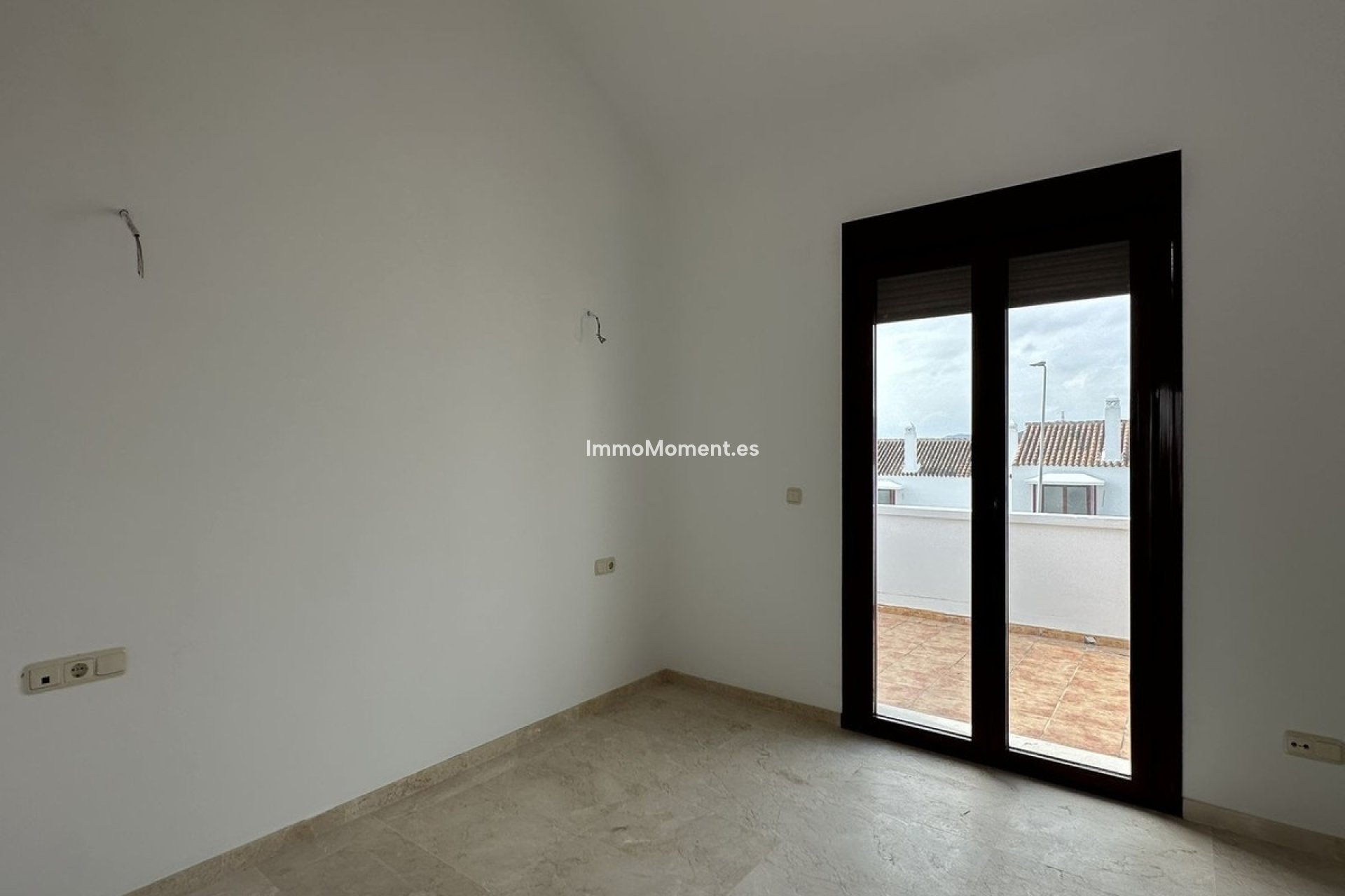 Resale - Townhouse - Casares - Doña Julia