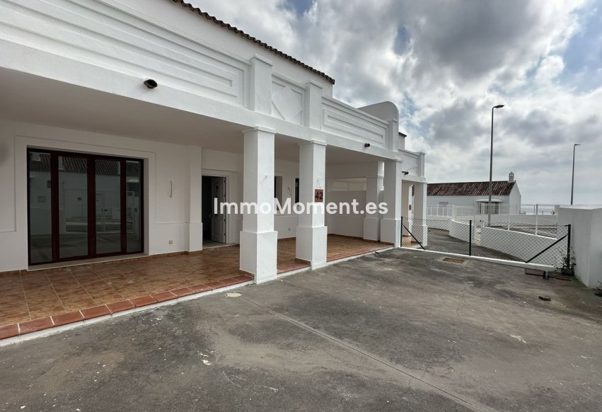 Resale - Townhouse - Casares - Doña Julia