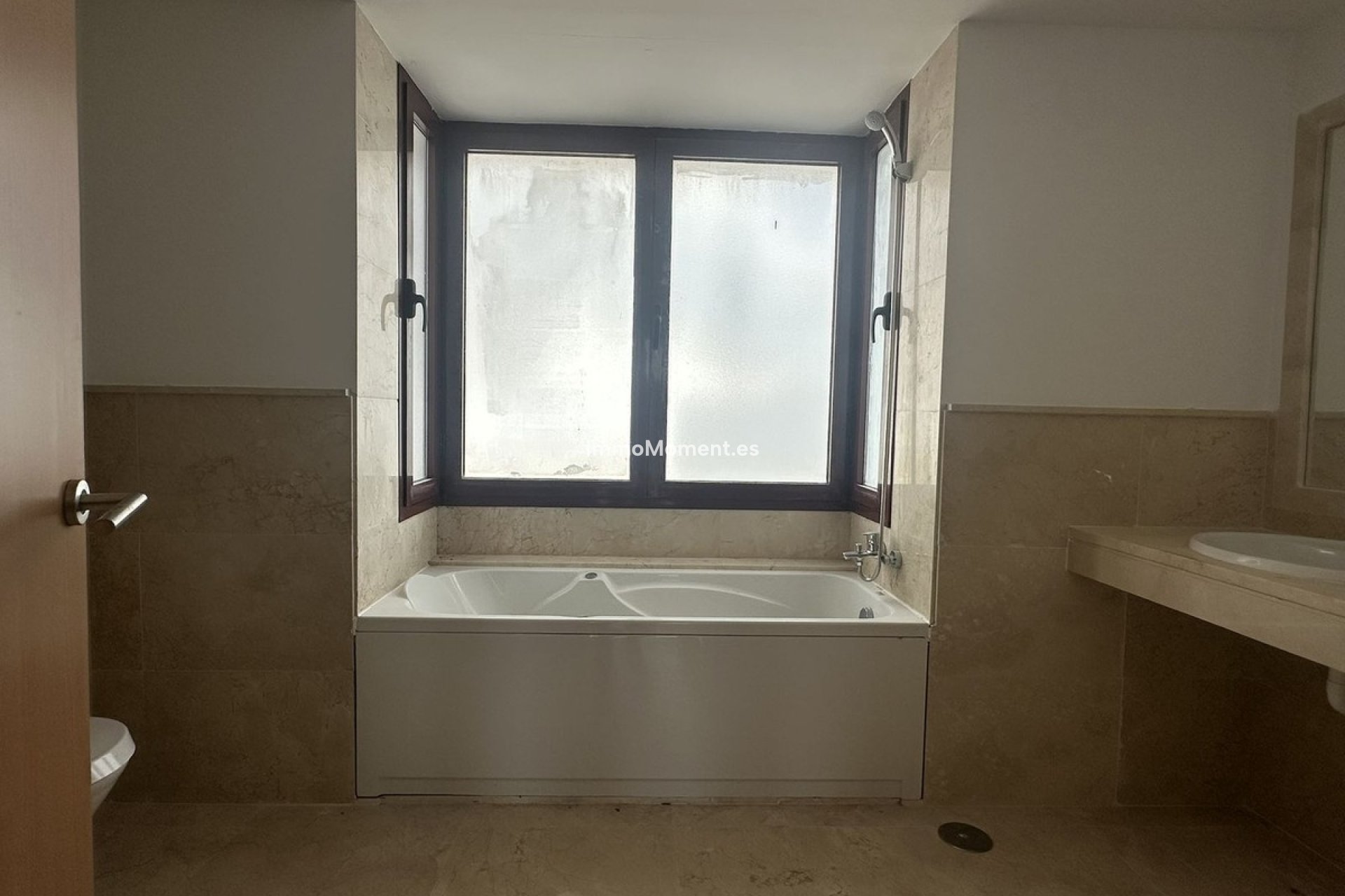 Resale - Townhouse - Casares - Doña Julia