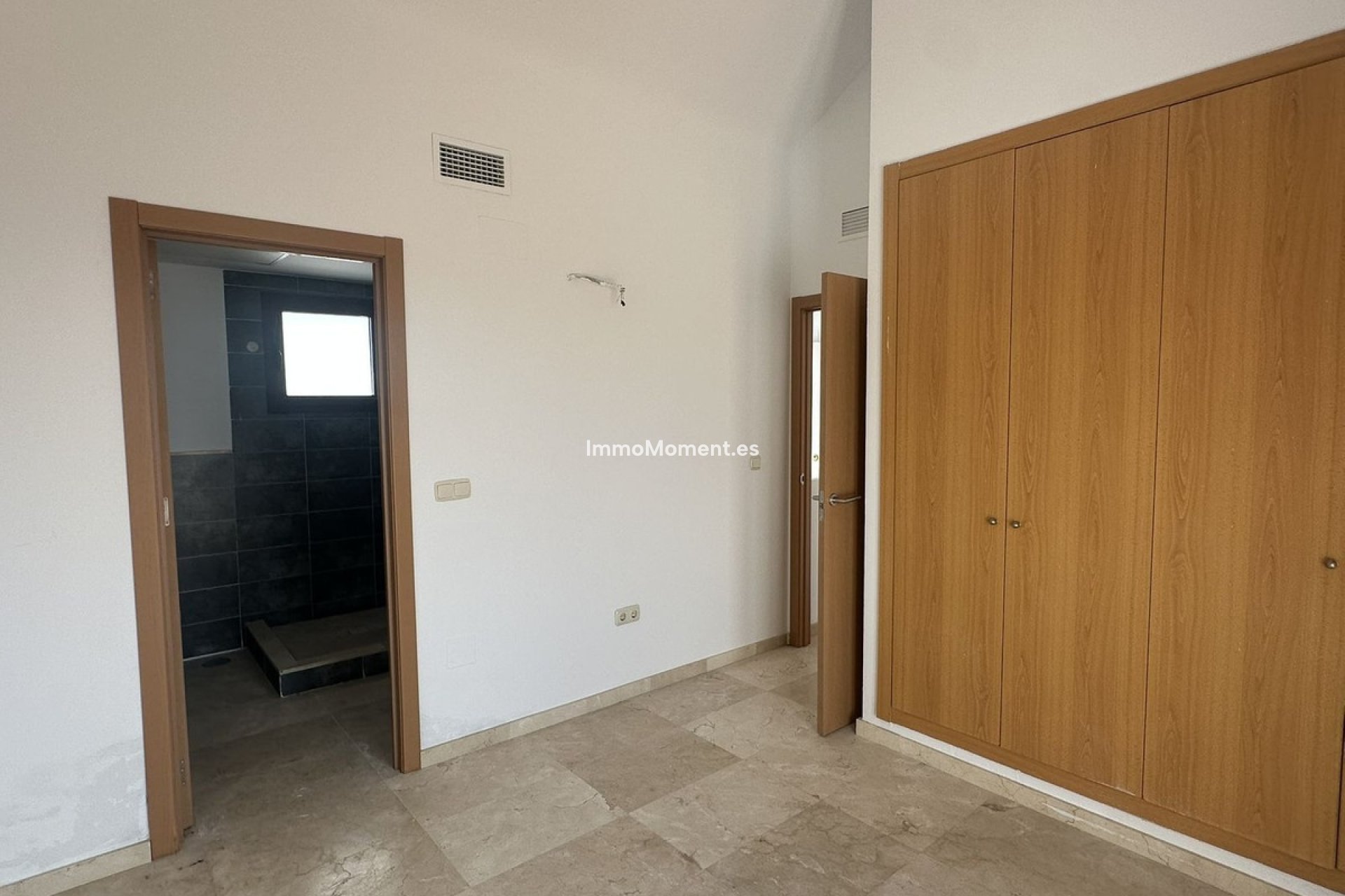 Resale - Townhouse - Casares - Doña Julia