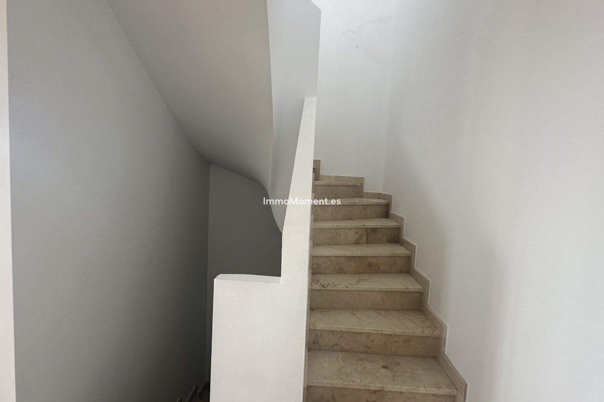 Resale - Townhouse - Casares - Doña Julia