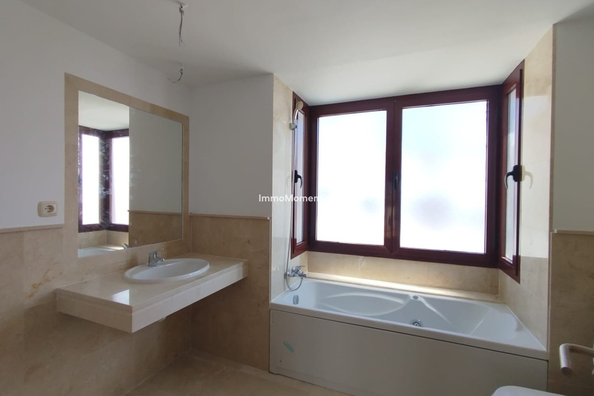 Resale - Townhouse - Casares - Doña Julia