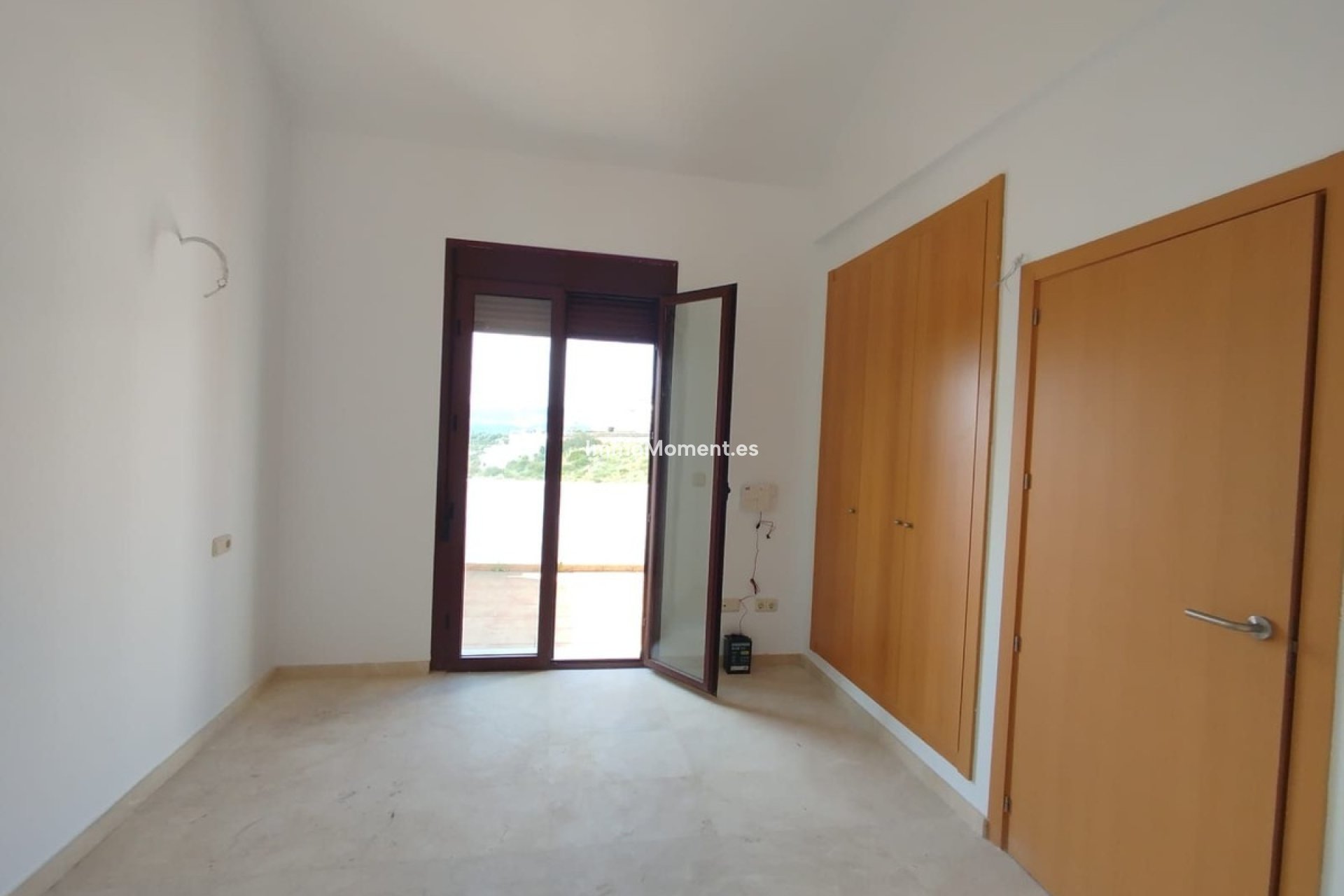 Resale - Townhouse - Casares - Doña Julia