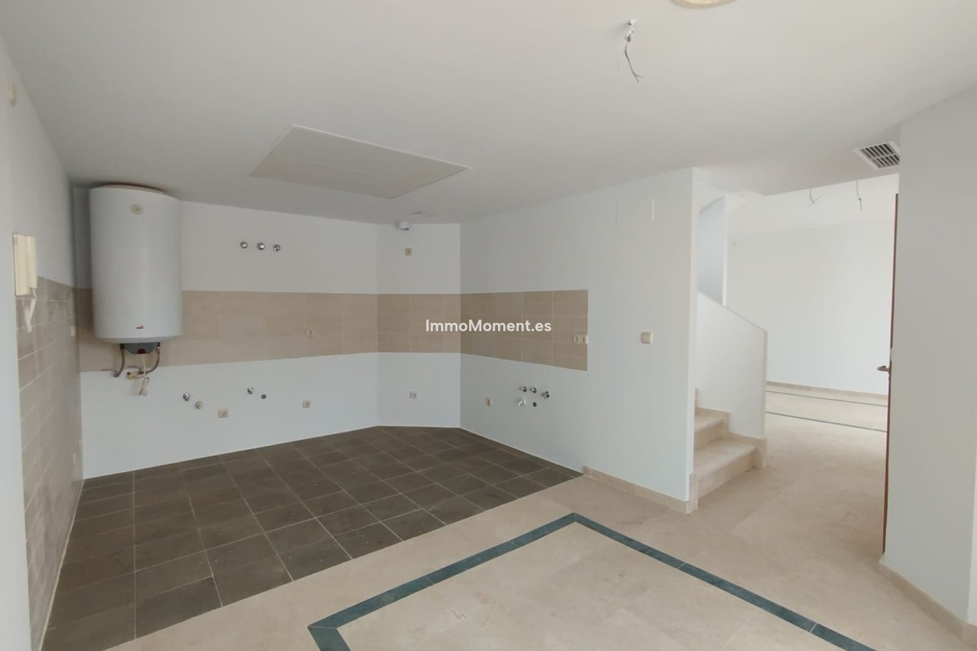 Resale - Townhouse - Casares - Doña Julia