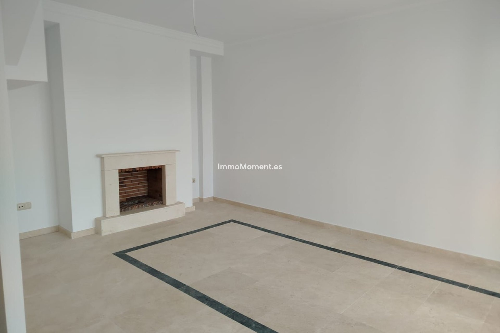 Resale - Townhouse - Casares - Doña Julia