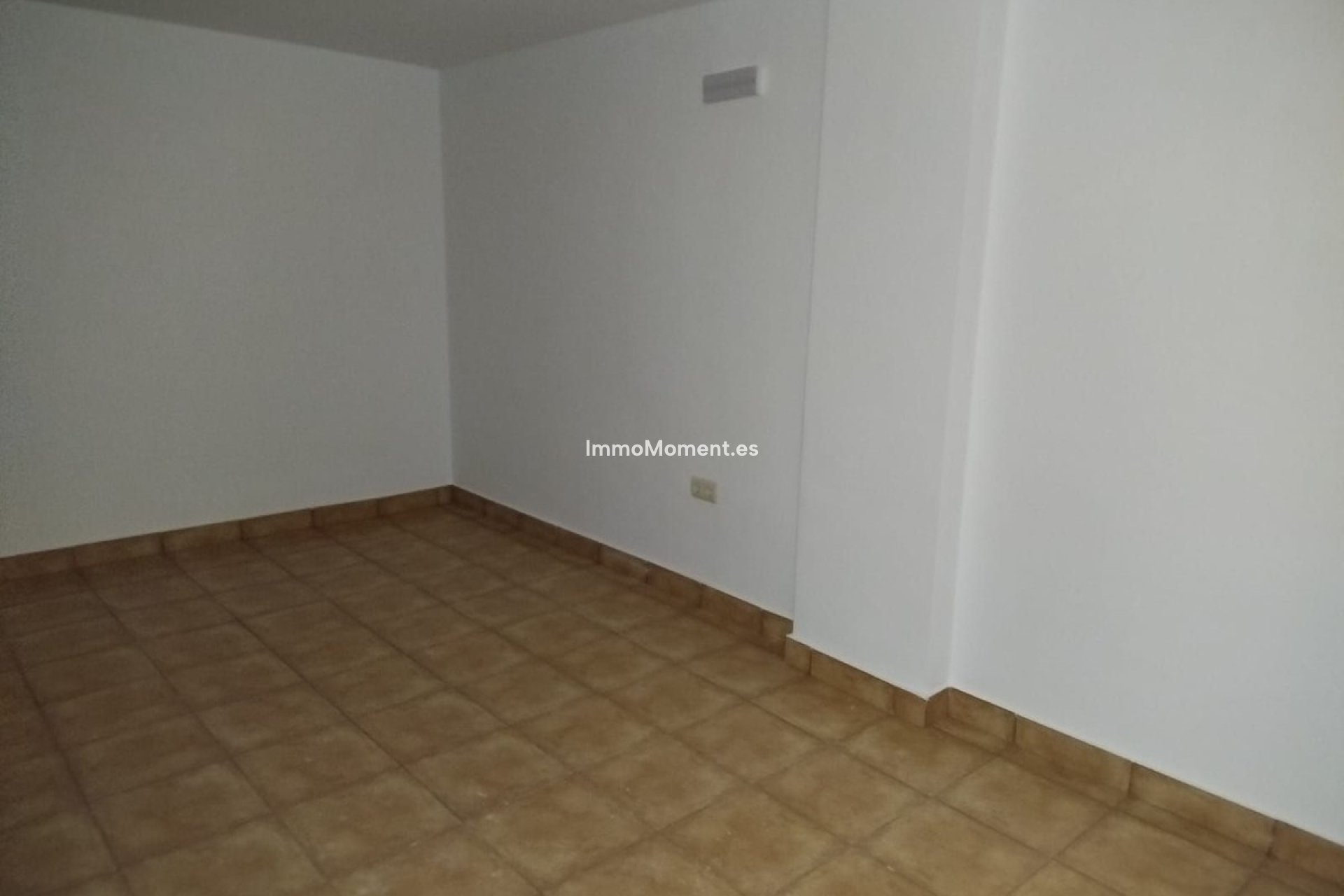 Resale - Townhouse - Casares - Doña Julia