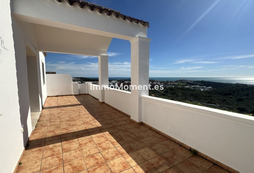 Resale - Townhouse - Casares - Doña Julia