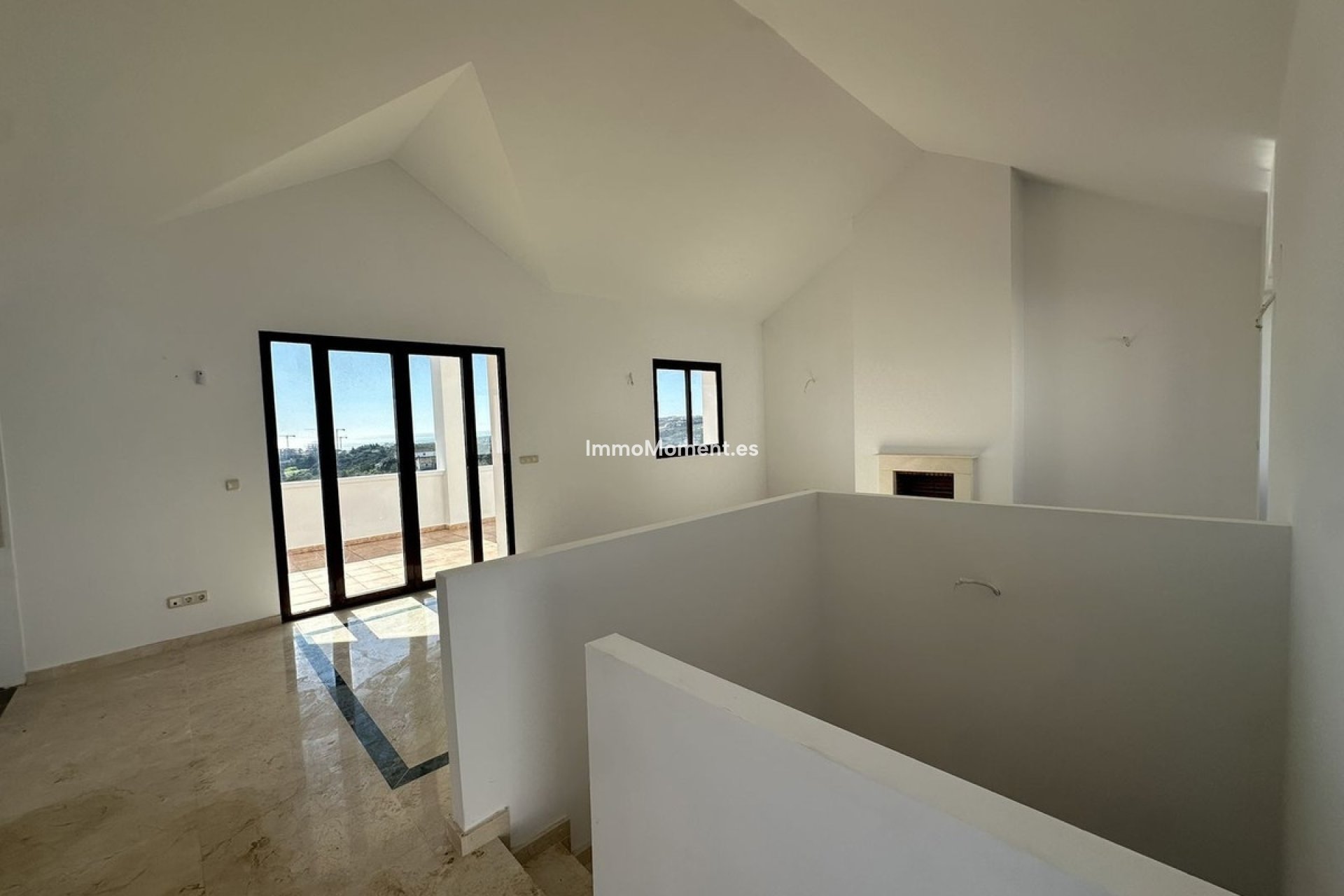 Resale - Townhouse - Casares - Doña Julia