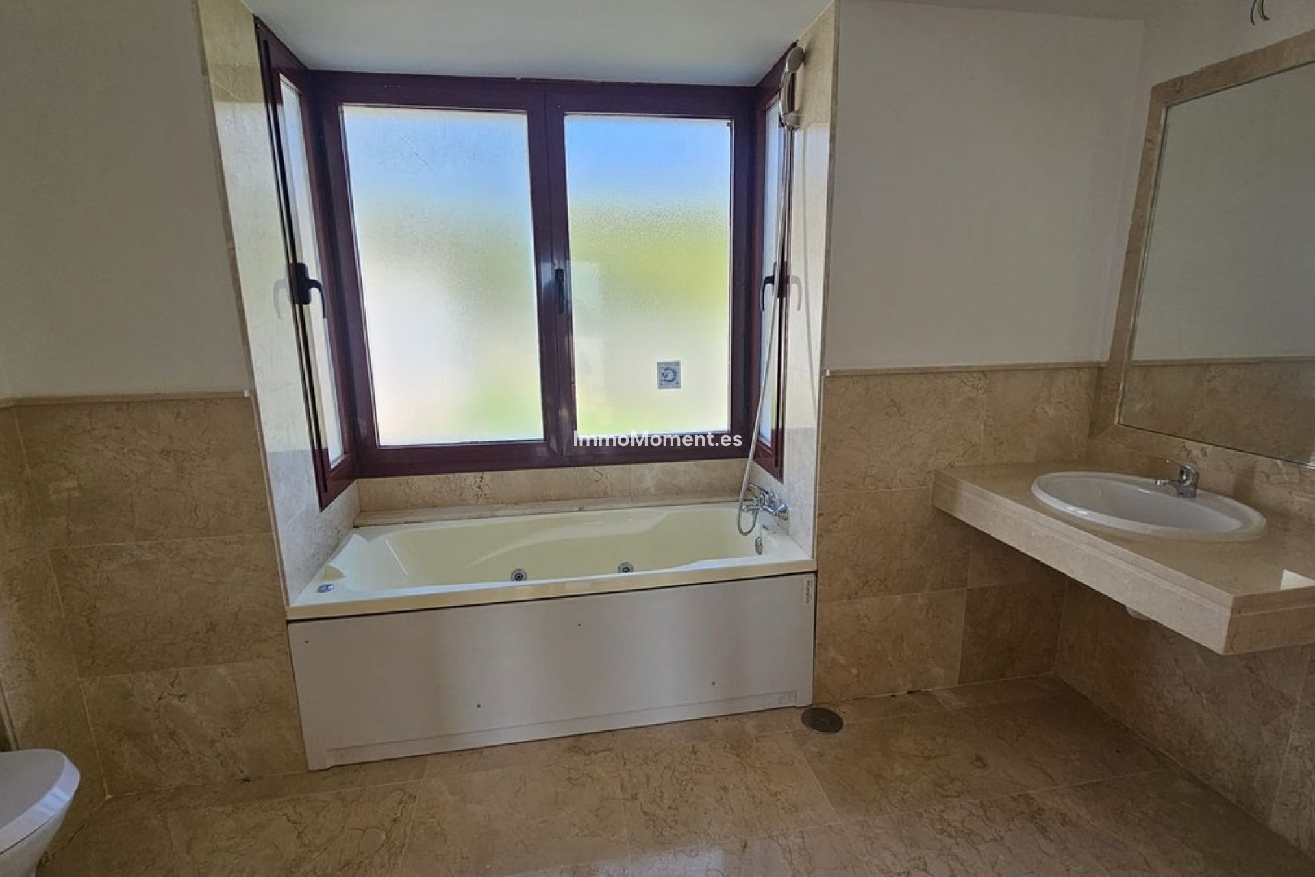 Resale - Townhouse - Casares - Doña Julia