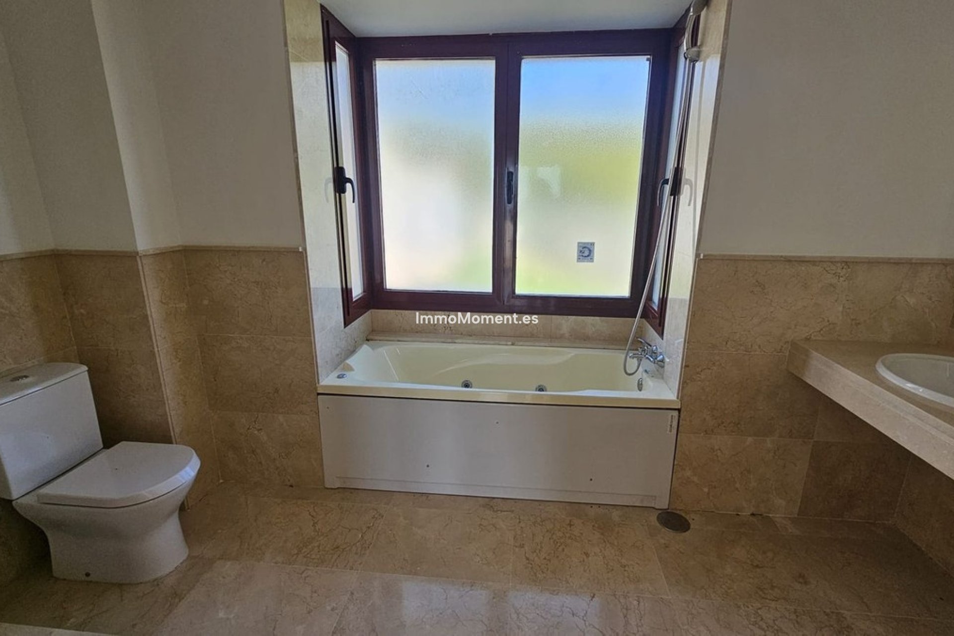 Resale - Townhouse - Casares - Doña Julia