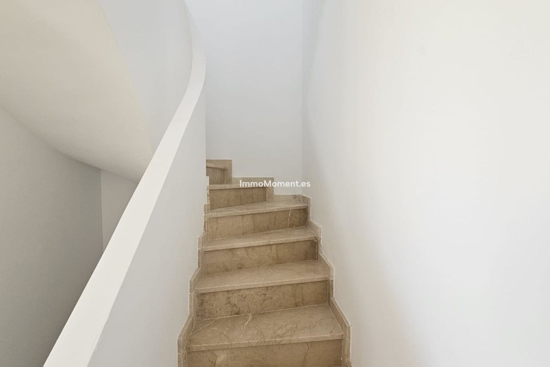 Resale - Townhouse - Casares - Doña Julia