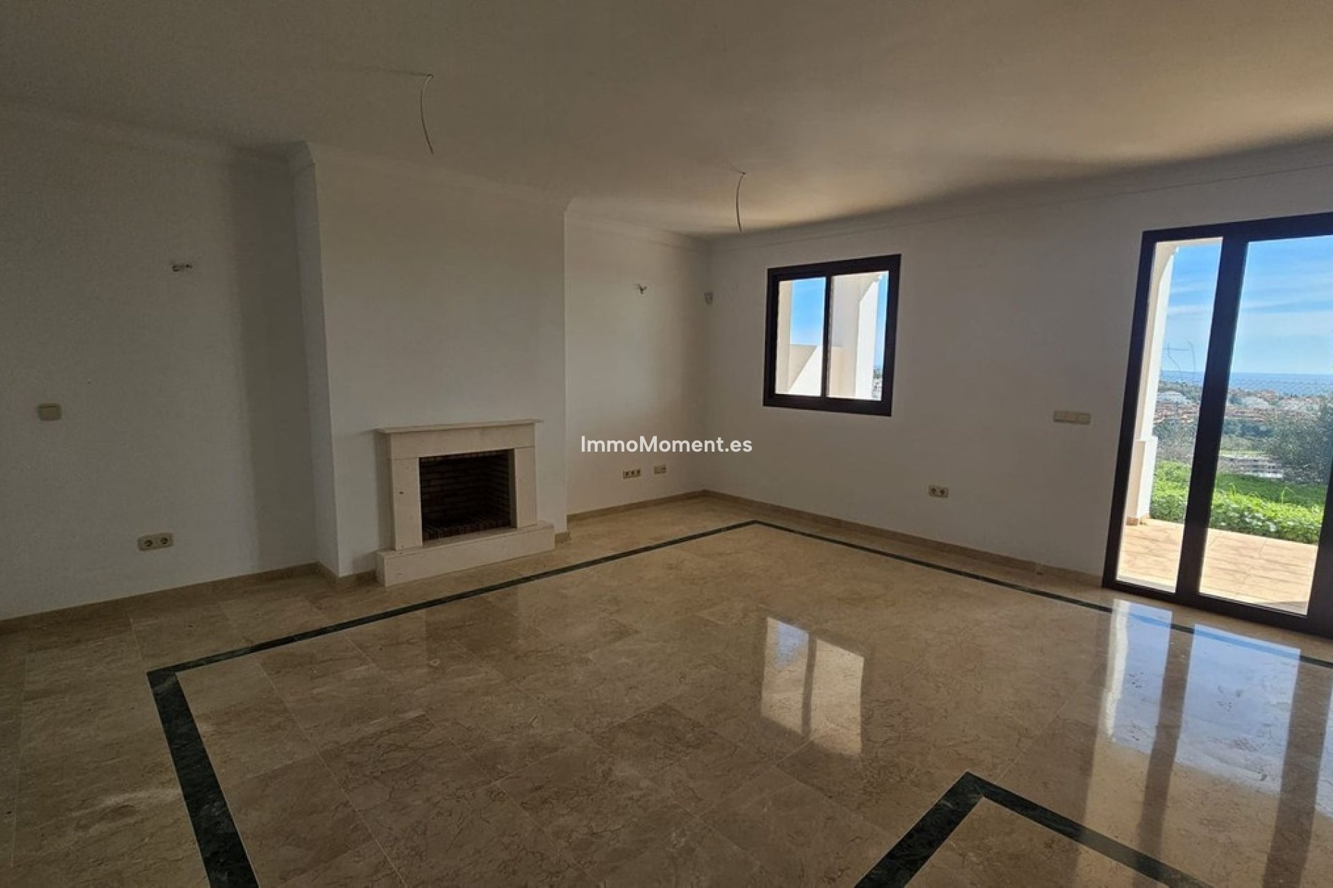 Resale - Townhouse - Casares - Doña Julia