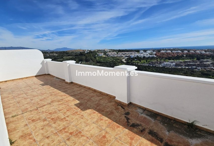 Resale - Townhouse - Casares - Doña Julia