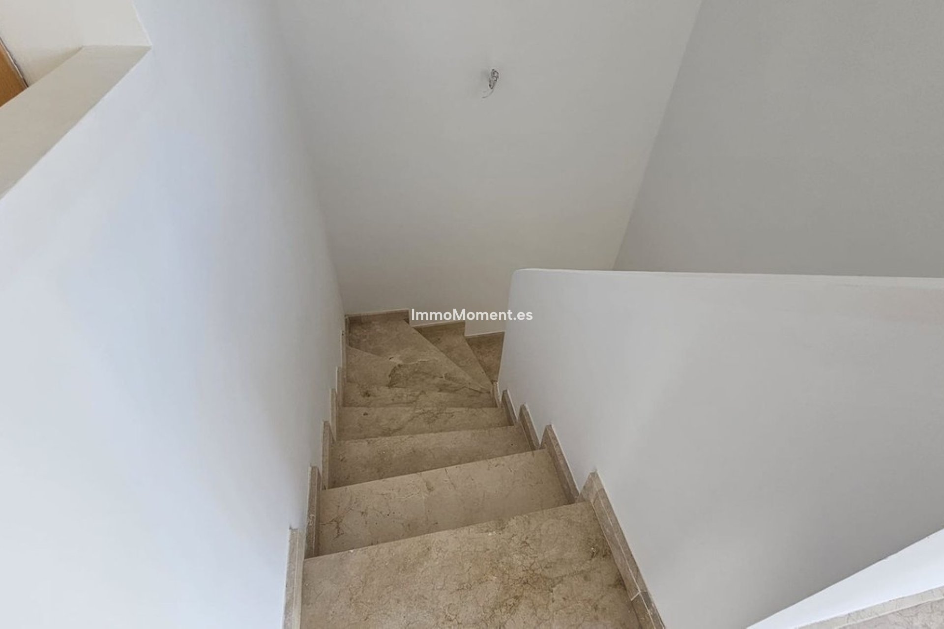 Resale - Townhouse - Casares - Doña Julia